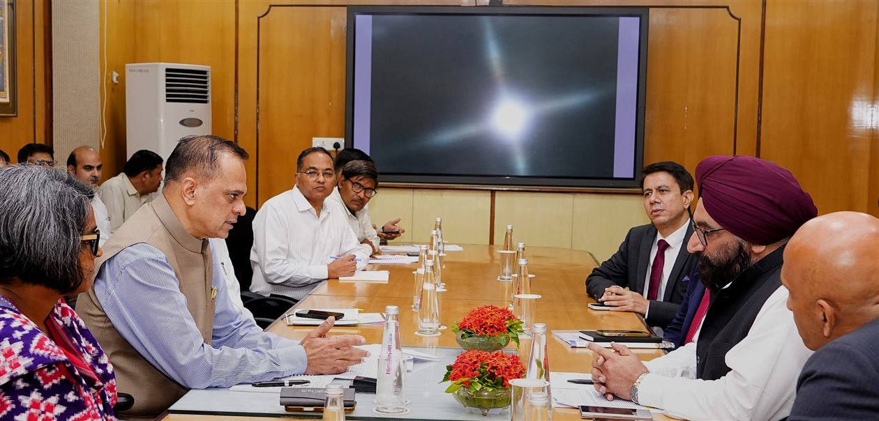 मुख्य सचिव से इंडियन ऑयल के चेयरमैन की शिष्टाचार भेंट 