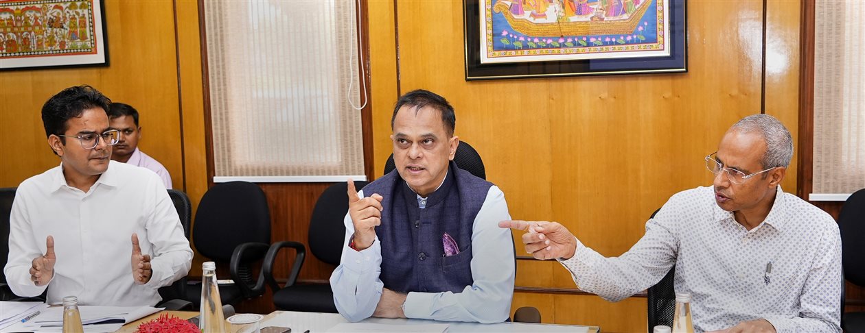 मुख्य सचिव की अध्यक्षता में उच्च एवं तकनीकी शिक्षा विभाग की समीक्षा बैठक आयोजित अप्रेंटिसशिप एम्बेडेड डिग्री प्रोग्राम से अधिकाधिक विद्यार्थियों को लाभान्वित किया जाए — मुख्य सचिव