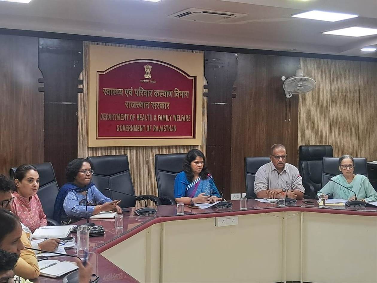 मौसमी बीमारियों से प्रभावित क्षेत्रों में सघन सर्वे और विशेष मॉनिटरिंग के निर्देश, संपर्क में आए लोगों के उपचार का रखें विशेष ध्यान, पॉजिटिव मरीजों की 14 दिन तक निगरानी कर पूर्ण उपचार सुनिश्चित करें, एनीमिया प्रबंधन में कम प्रगति वाले क्षेत्रों में तत्काल सुधार के निर्देश