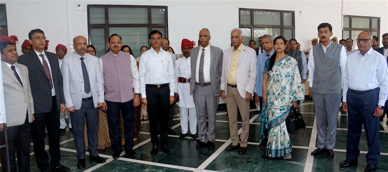 राष्ट्रीय लोक अदालत में 67 लाख से अधिक प्रकरणों का निस्तारण—  8,60,986 लंबित प्रकरणों का निस्तारण, 2,576 करोड़ रुपए से अधिक के अवॉर्ड पारित,  मुख्य न्यायाधीश श्री संजय के. अग्रवाल ने कहा—लोक अदालत आमजन तक सुलभ न्याय पहुंचाने का सशक्त माध्यम