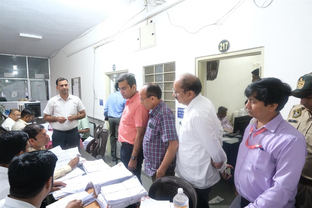 जिला निर्वाचन अधिकारी सन्देश नायक ने किया औचक निरीक्षण—  चुनाव सम्बन्धी कार्यों में उदाशीनता, शिथिलता व लापरवाही नहीं बरतनी की दी हिदायत